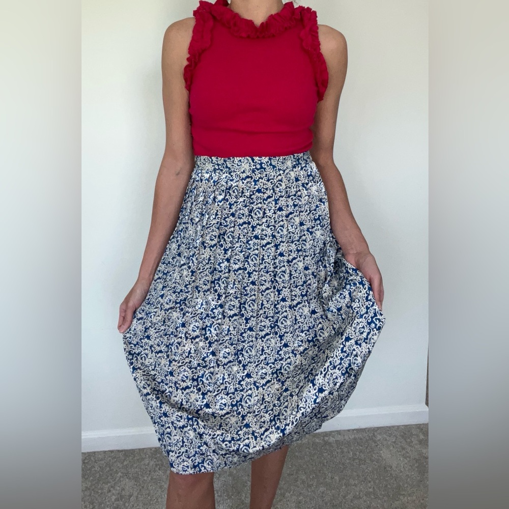 Vintage blue and white pleated skirt size women’s medium/large